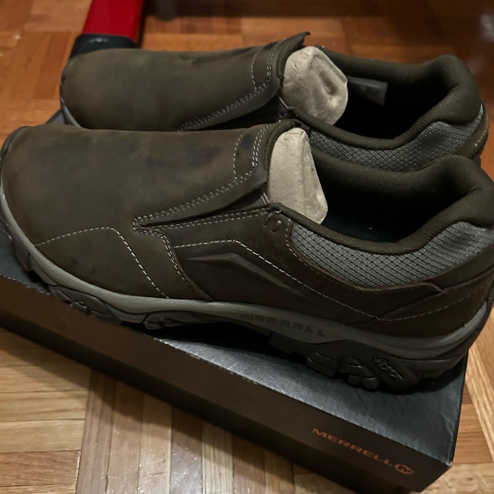 Men’s Merrell MOAB Adventure Moc Boulder Shoes size 10.5, slip on NEW